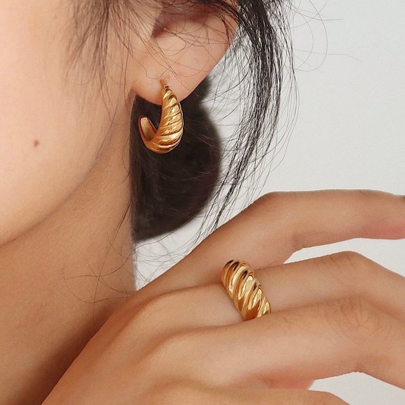 NEW 18K Gold Plated Braided Croissant Open Hoops - Picture 9 of 12